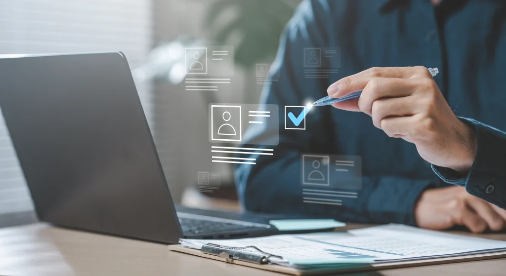 Usuario válida información financiera en un software contable que integra funciones de control, registro y verificación de datos empresariales.